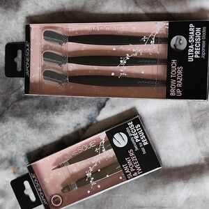 Brow razors and tweezers